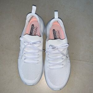 NWOT Sketchers Ultra Flex 3.0 Women’s Shoe in size 9.5